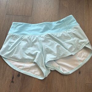 lulu shorts size 4, 2.5 in
